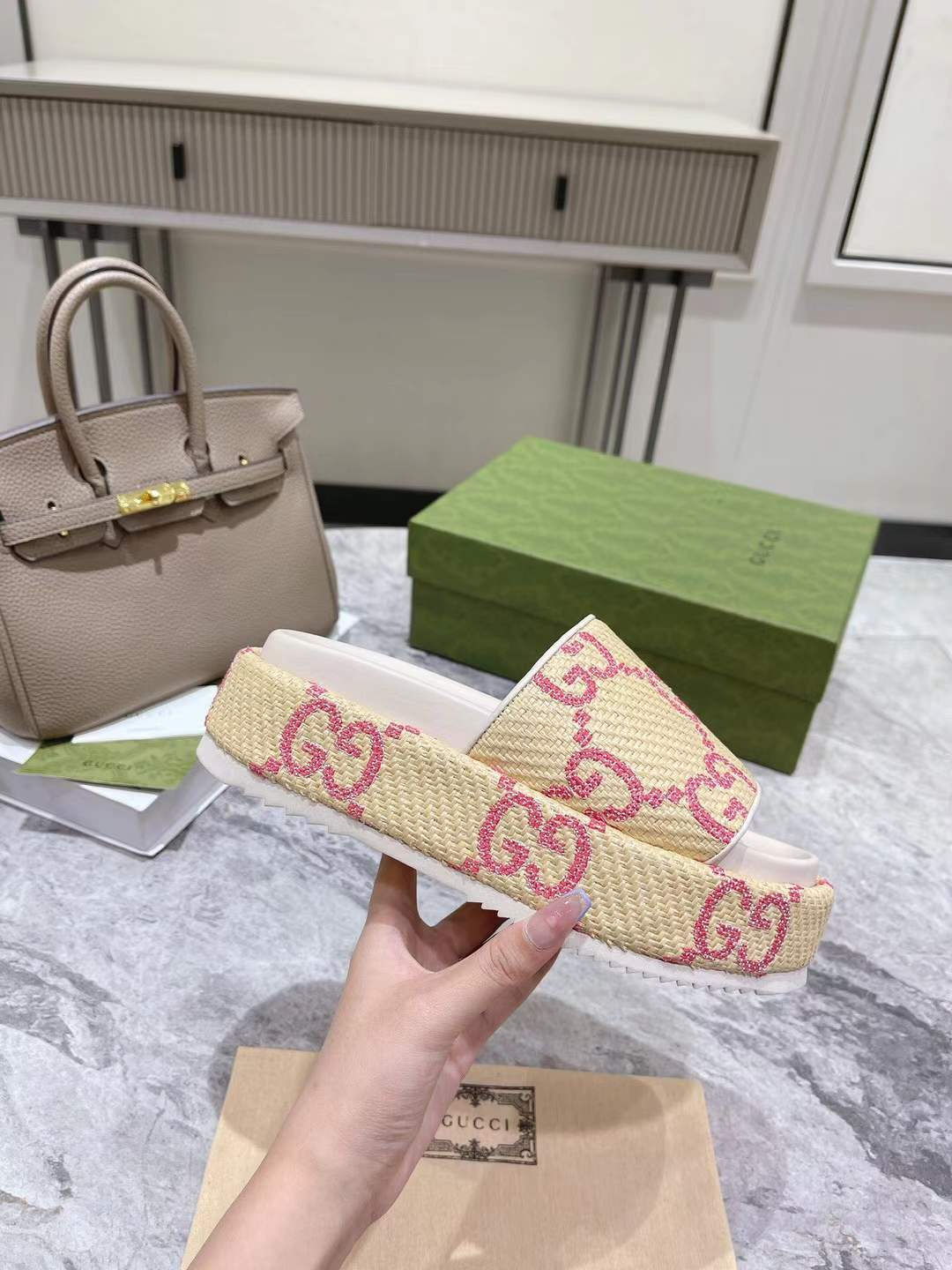 Шлепанцы из рафии Gucci GG Beige/Pink