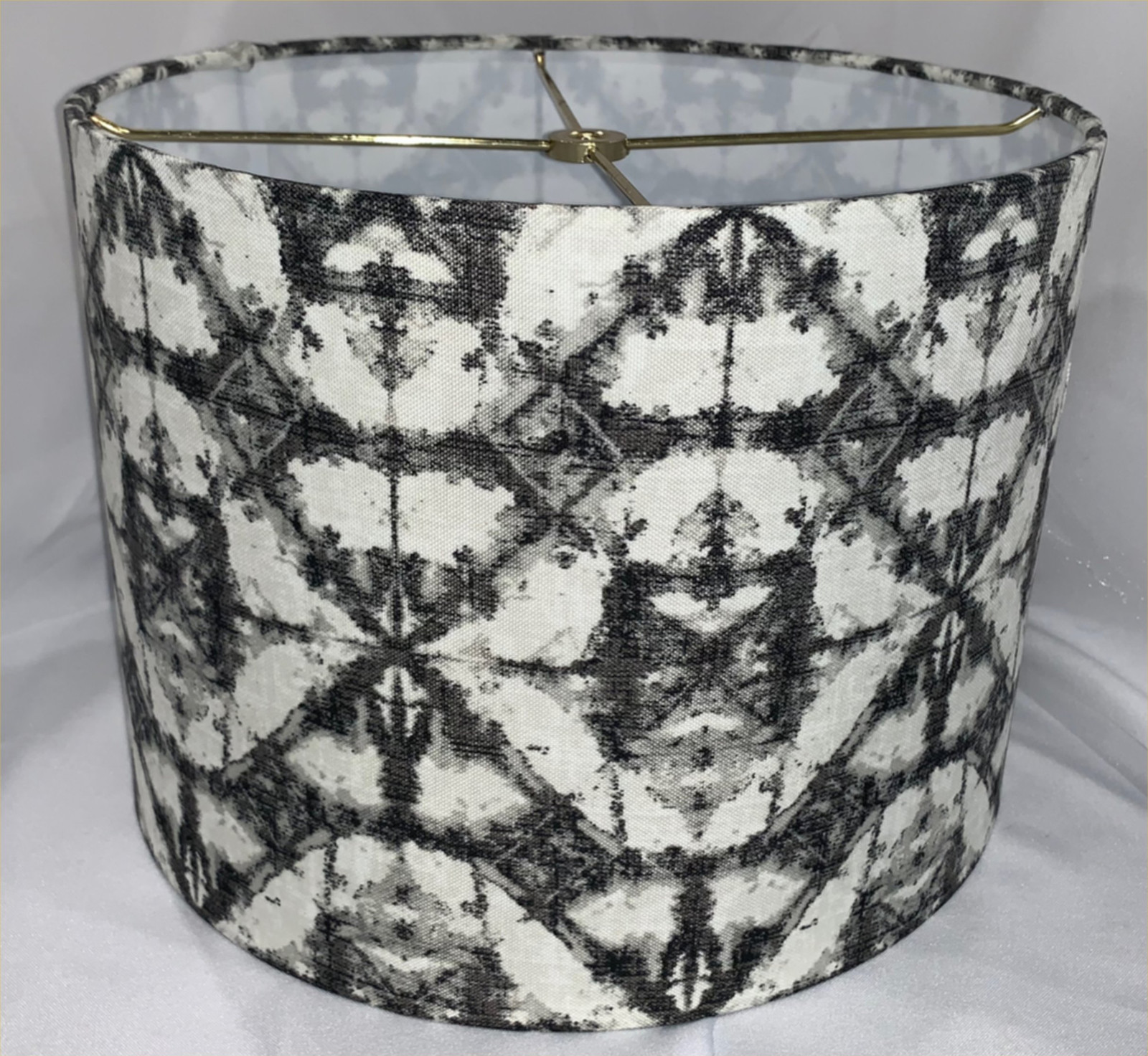 Accomplished songwriter-singer erin enderlin playing old state house Enderlin Shadow