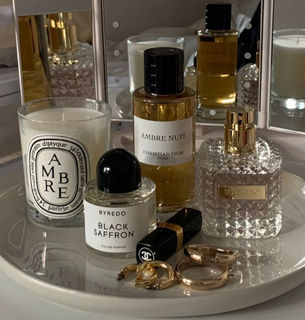 10 Minimalist Perfume Bottles That Double as Decor