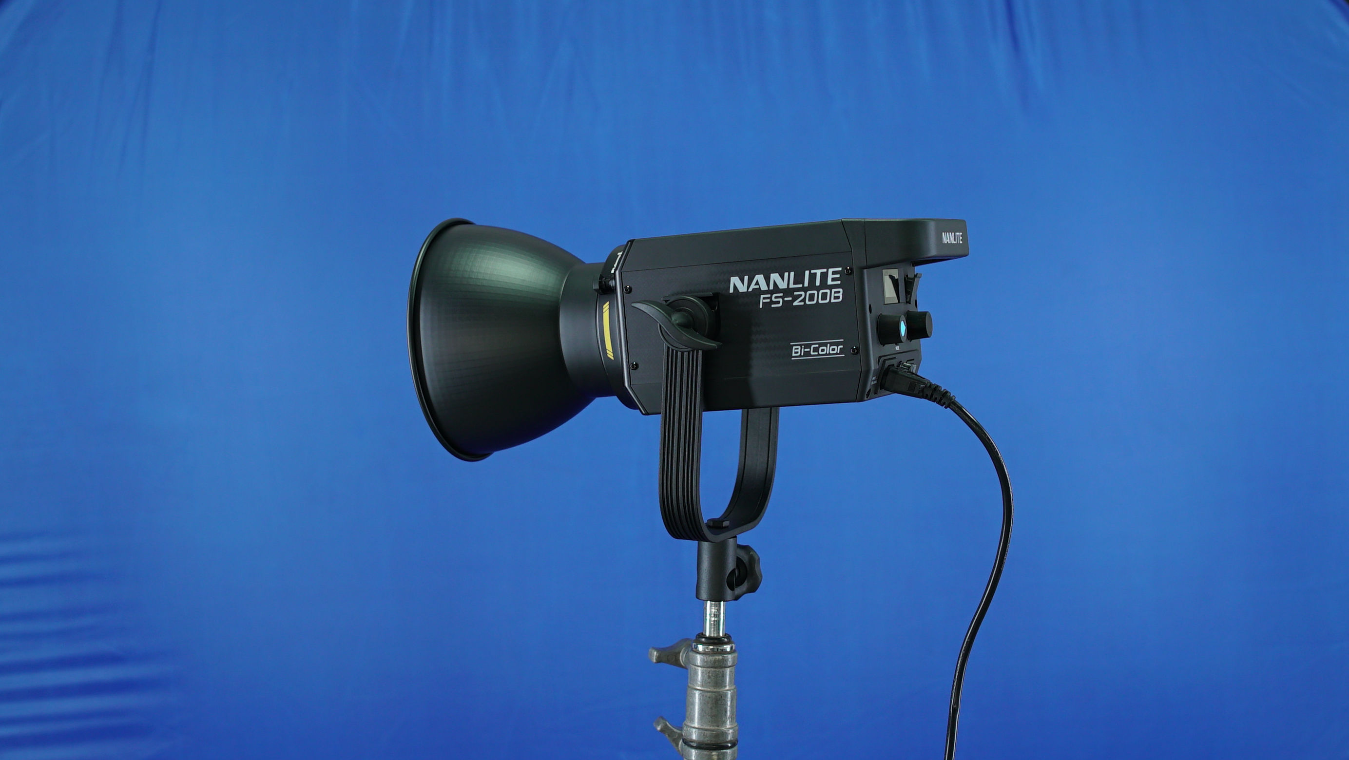 Nanlite FS-200B Bi-Color LED Monolight