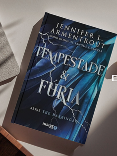 capa do livro Tempestade e fúria