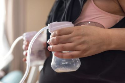 mom pumping breastmilk