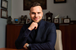 Męska sesja wizerunkowa w biurze- Piotr Urbanik- Ventor Dębica