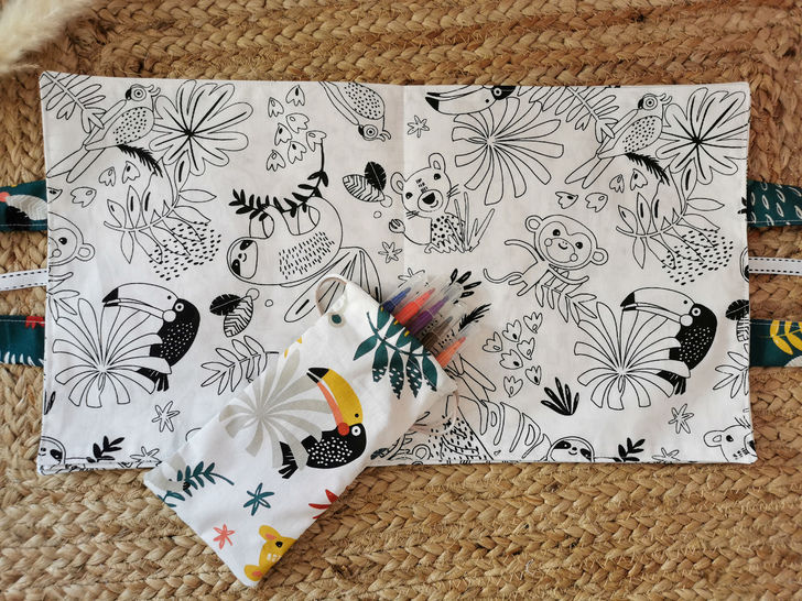 Miniature : trousse cahier colorier lavable