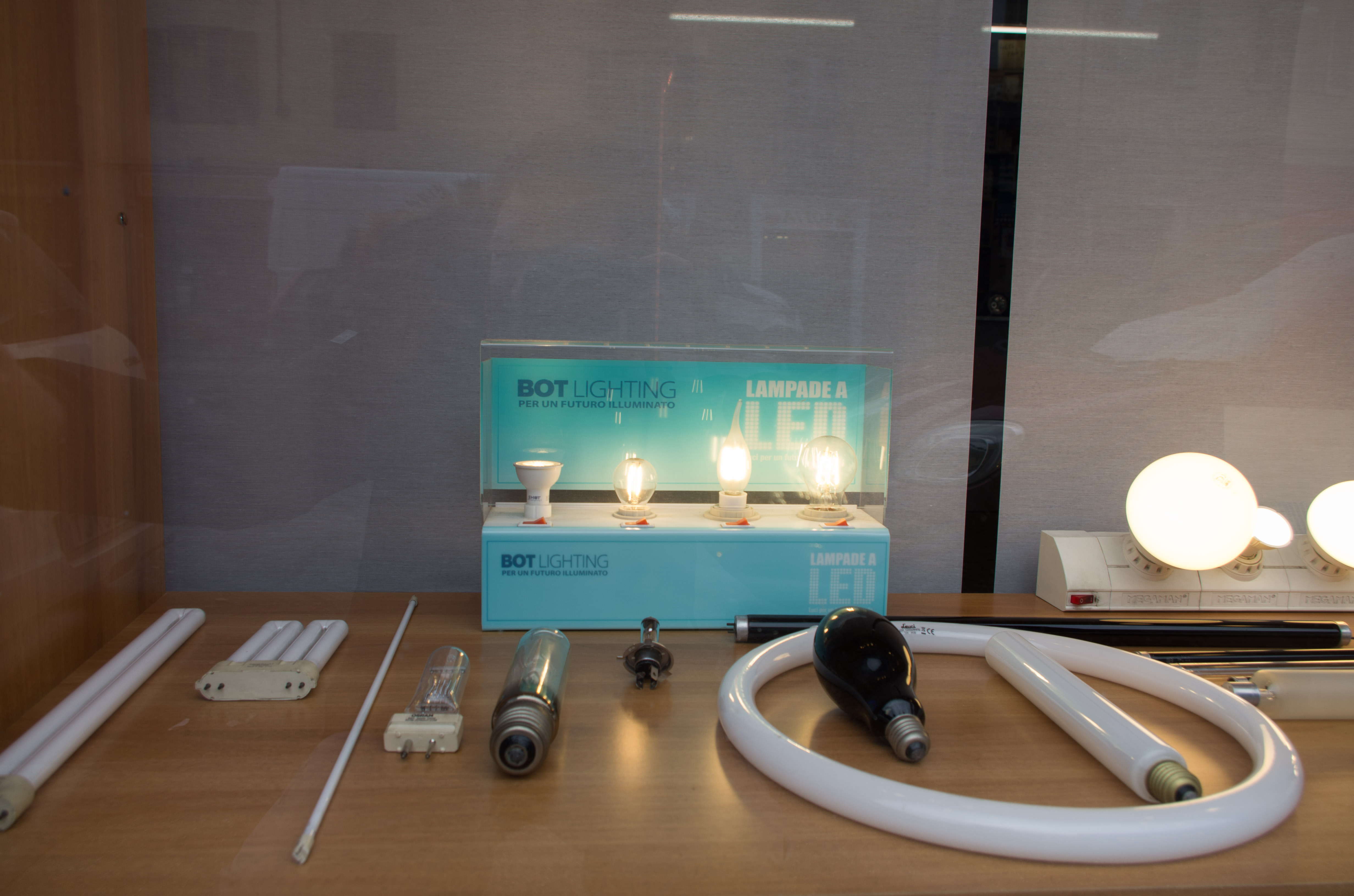 Plafoniere Per Neon Vintage : Emporio della lampada lampadine e materiale elettrico a torino