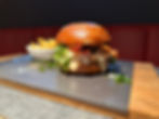 Burger mit Pommes