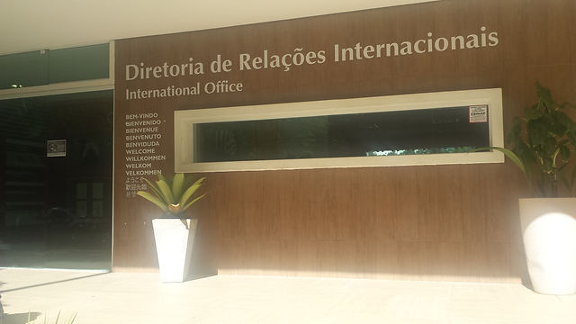 Designs para anúncios de aula e cursos de idiomas
