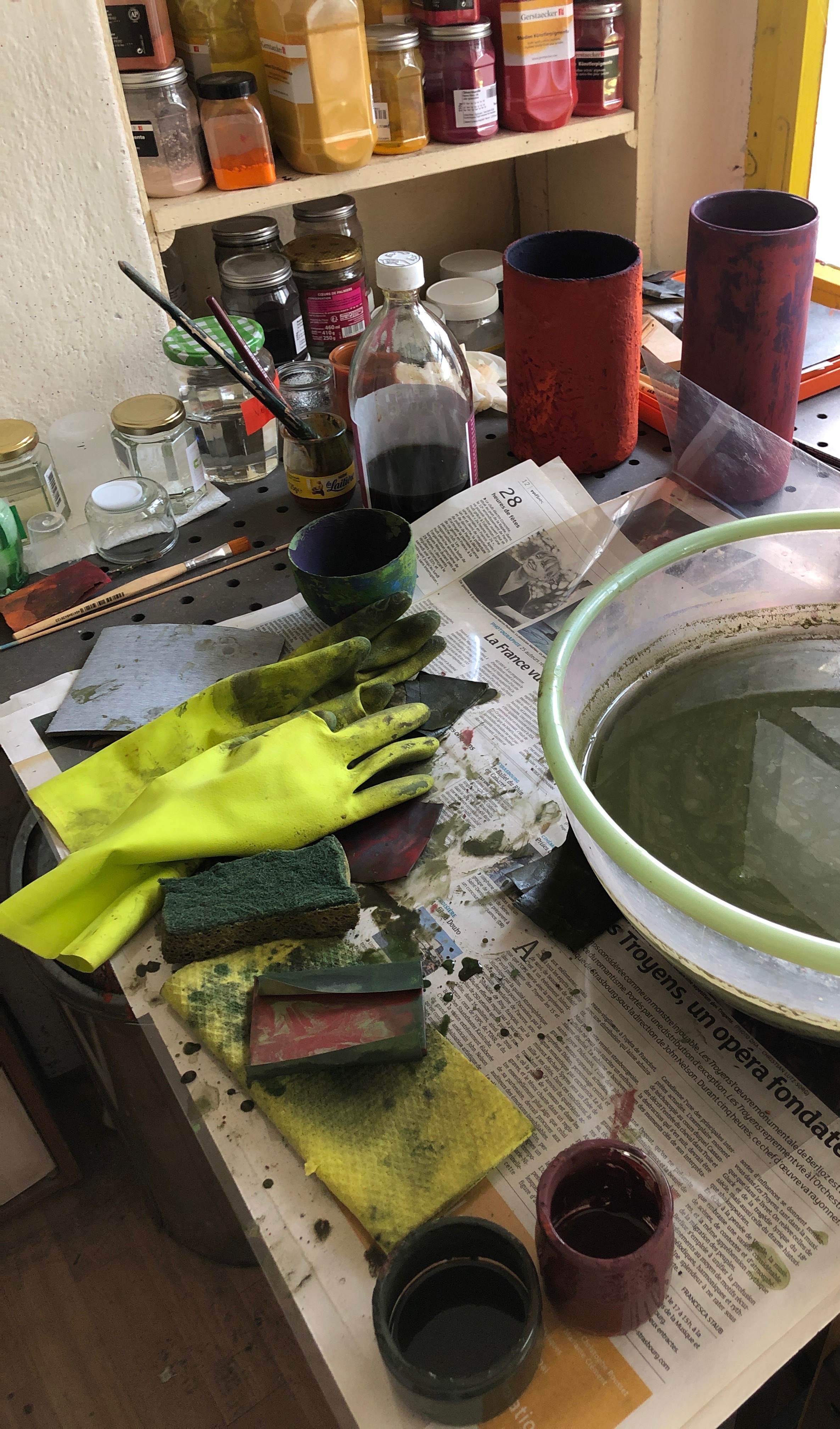Ponçages à l'eau, au papier de verre