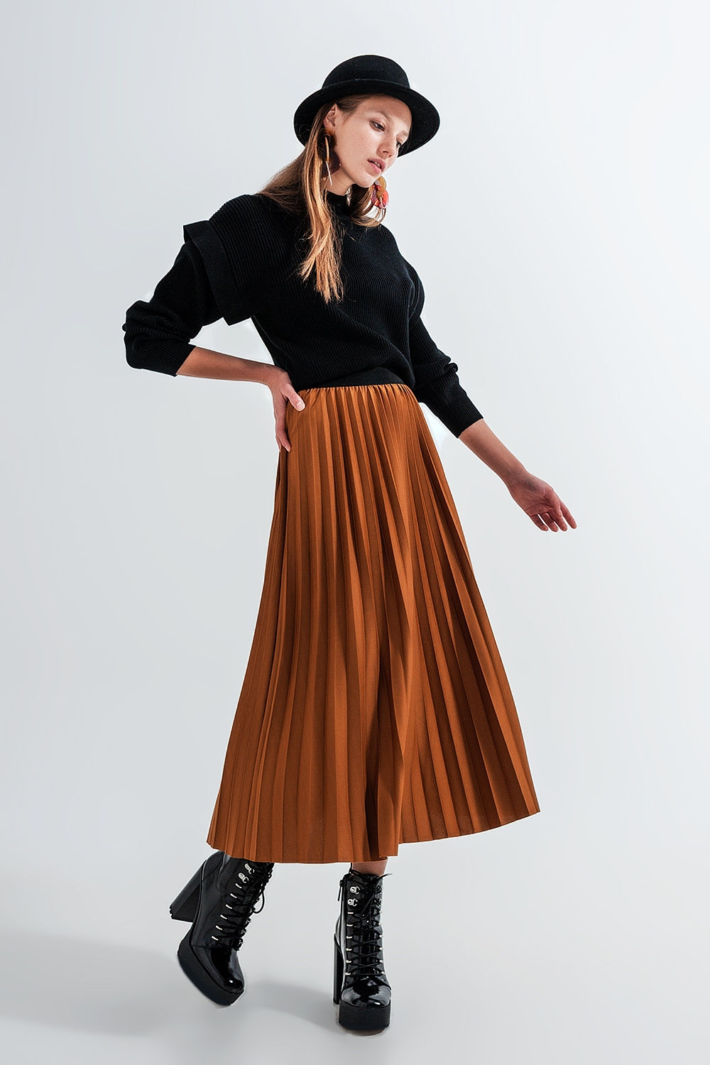 HOOGGLANZENDE GEPLOOIDE ROK IN CAMEL