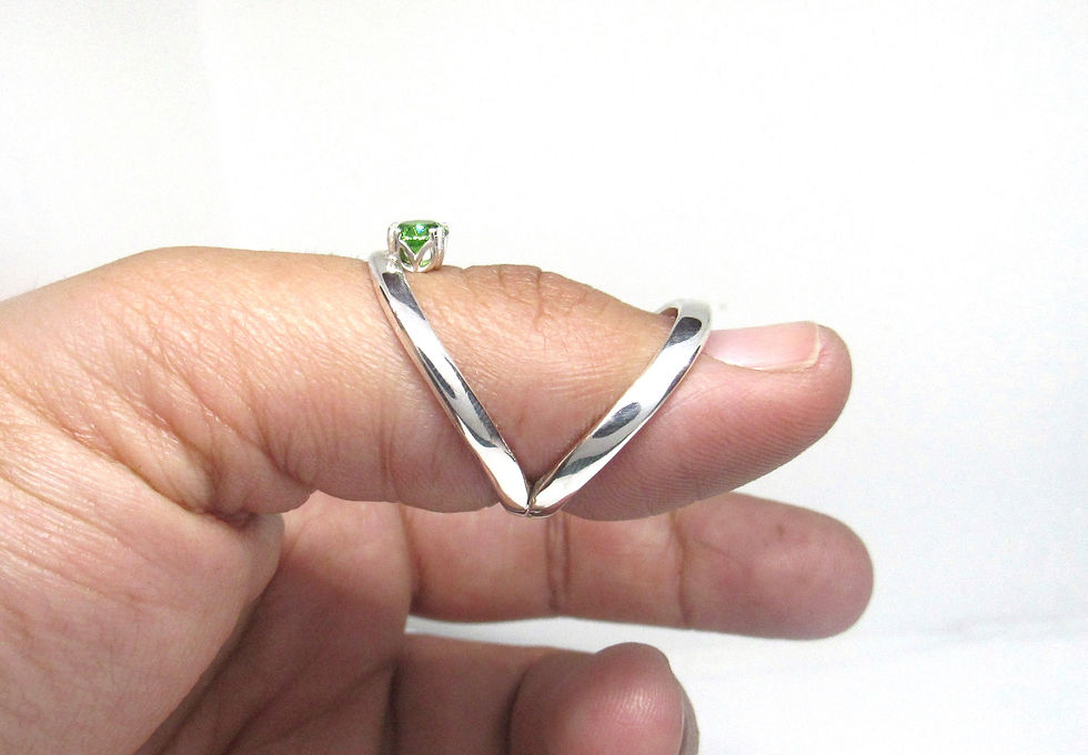 Miniatura: Silver Ring Splint with Emerald cz • Sterling Silver Swan Neck Splint for PIP o