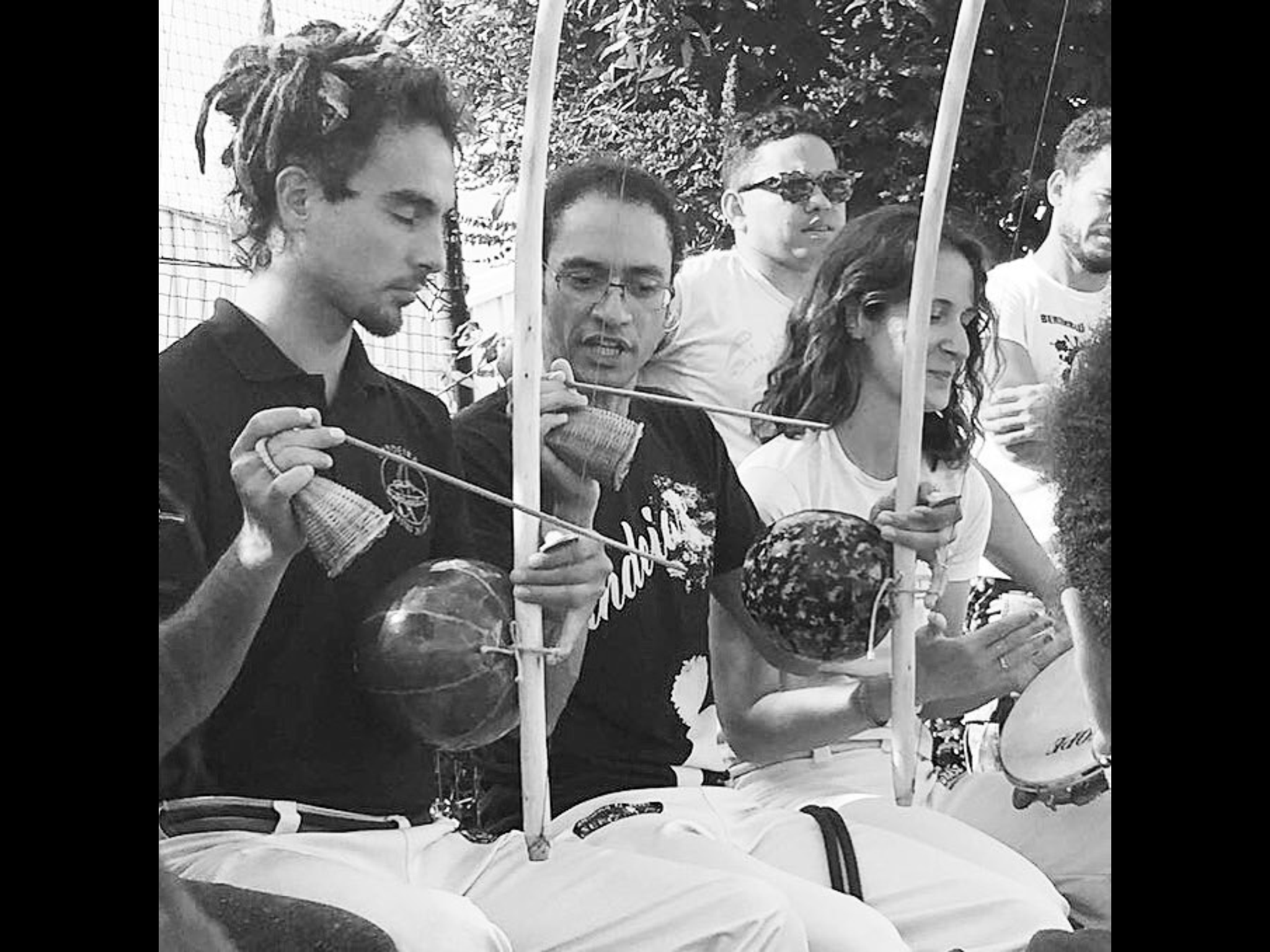 Professeur Bambino (CAPOEIRA BIARRITZ SENZALA) au berimbau