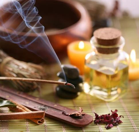 photo d'encens avec huile massage