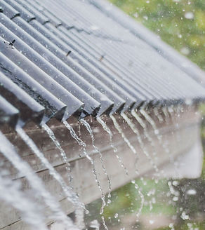 pluie sur le toit