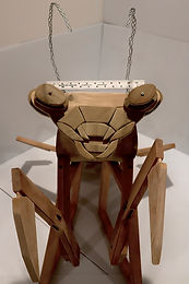 Dormitory chair recycling- structure of praymantis