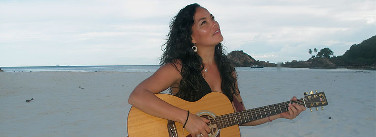 Daph_singing_beach_Photo_11.jpeg