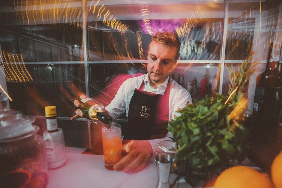 Ślub w plenerze Kraków, ślub humanistyczny Kraków, fotograf ślubny Kraków, wesele Ogród Brzoskwinia, sala weselna małopolskie, plener ślubny Morskie Oko, plener ślubny w górach, Crystal Palace, Sala Weselna Tiffany,  Pałac Goetz, Pałac pod Baranami, Dwór Sieraków, Stara zajezdnia Kraków, Cztery Kadry, Malachite Meadow, Marcin Orzolek