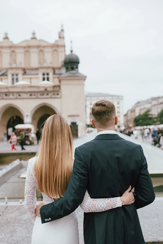 Sesja ślubna w Krakowie, pomysł na sesję ślubną, fotograf ślubny Kraków, wesele Kraków, Brzoskwinia Ogród, fotograf na ślub małopolskie