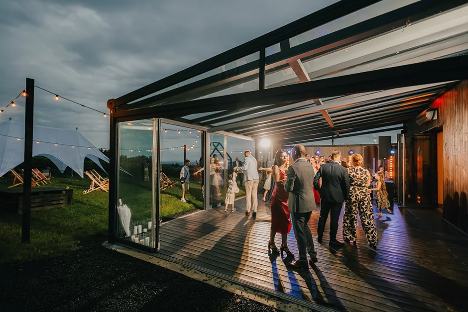 Plener ślubny w Winnicy, Ślub kościelny w plenerze, Winnica Jura, sala weselna, kamerzysta, fotograf, Kraków