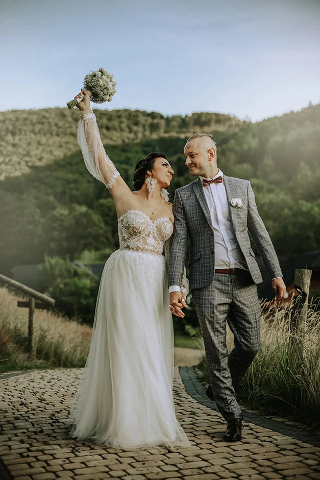 Kaplica Świętego Jana Nepomucena, Gościniec Nałęże, fotograf Jaworze, Dj. Karkut, fotograf śląsk, fotograf Gliwice, fotograf Bielsko-Biała, ślub Jaworze, sala weselna śląsk, fotograf Żory, Kaplica Świętego Jana Nepomucena, Gościniec Nałęże, fotograf Jaworze, Dj. Karkut, fotograf śląsk, fotograf Gliwice, fotograf Bielsko-Biała, Gościniec Szumny, Koralowa Sala Bankietowa, Dom Weselny Radosna, Sala Weselna Romeo i Julia, Kamil Szmidla, Mariusz Muzyk