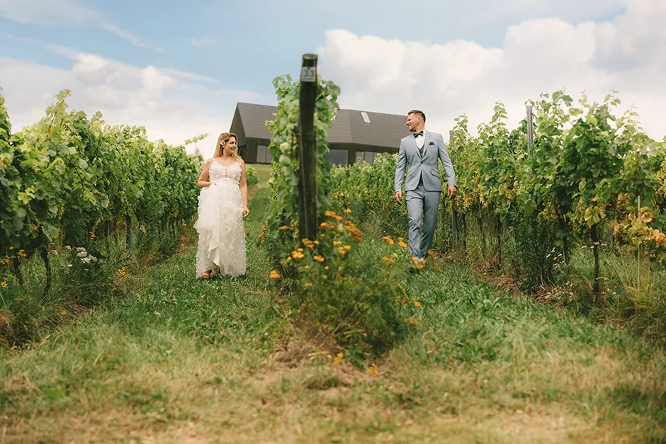 Plener ślubny w Winnicy, Ślub kościelny w plenerze, Winnica Jura, sala weselna, kamerzysta, fotograf, Kraków