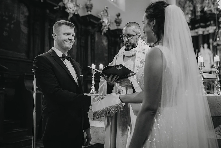 Ślub Opactwo Benedyktynów, ślub Tyniec, wesele Kraków, sala weselna Kraków, wesele Qrudo, sala weselna małopolskie, wesele Akacjowy Dwór, Krakowski Dom Weselny, Dom Weselny u Niedźwiedzia, wesele Hotel Stary, wesele Pałac Minoga, fotograf ślubny Kraków, dj Kraków, zespól weselny Kraków