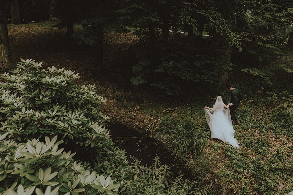 Sesja poślubna w parku