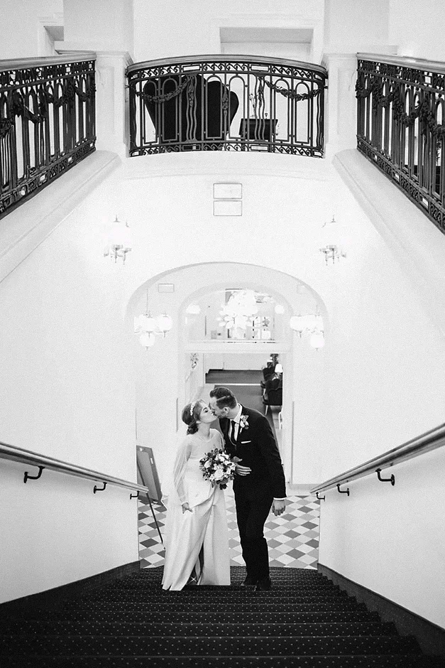 Sesja ślubna – romantyczne ujęcia Pary Młodej w plenerze