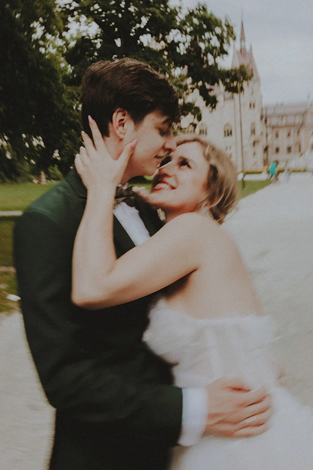 Sesja poślubna w parku