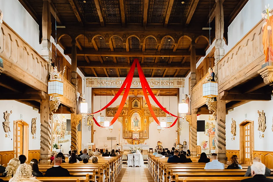 Fotograf Koniaków – naturalny reportaż ślubny Agaty i Marka w Pod Ochodzitą, emocje i górski klimat