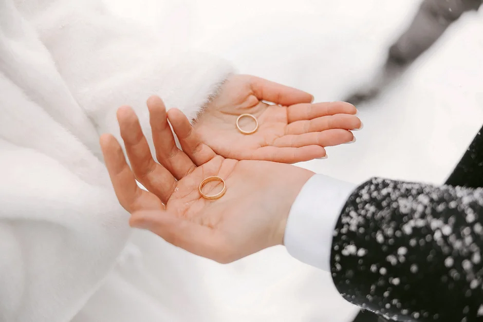 Sala weselna "Romeo i Julia" w Szczyrku to idealne miejsce na romantyczne przyjęcie w klimacie włoskiej winnicy. Połączenie rustykalnego wystroju, górskich widoków i ciepłej atmosfery tworzy wyjątkową scenerię dla niezapomnianego wesela w stylu toskańskim.