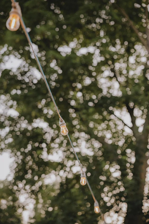 Fotograf Kraków, reportaż ślubny z sali weselnej w Małopolsce, styl rustykalny, kamerzysta, wedding content creator Kraków