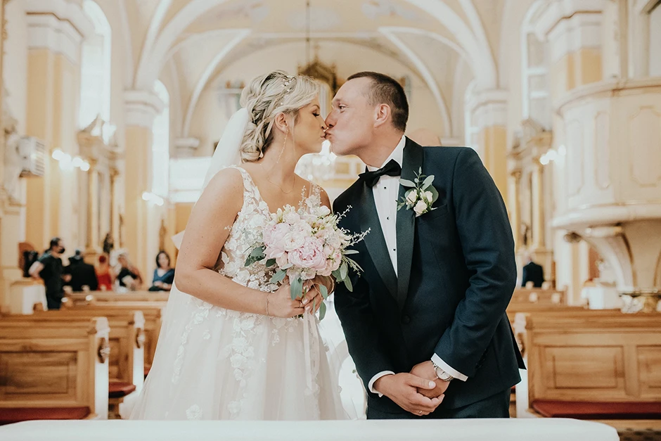 Sala Orchidea, Wesele Orchidea, Sala Bankietowa Orchidea, Zespół Fantazja, Plener ślubny Krowiarki, plener ślubny pałac w Krowiarkach, sesja Krowiarki, fotograf Częstochowa, fotograf Włoszczowa, fotograf Piotrków, fotograf ślubny Częstochowa, sala weselna Włoszczowa, sala weselna Częstochowa, sala weselna Radomsko, fotograf Radomsko