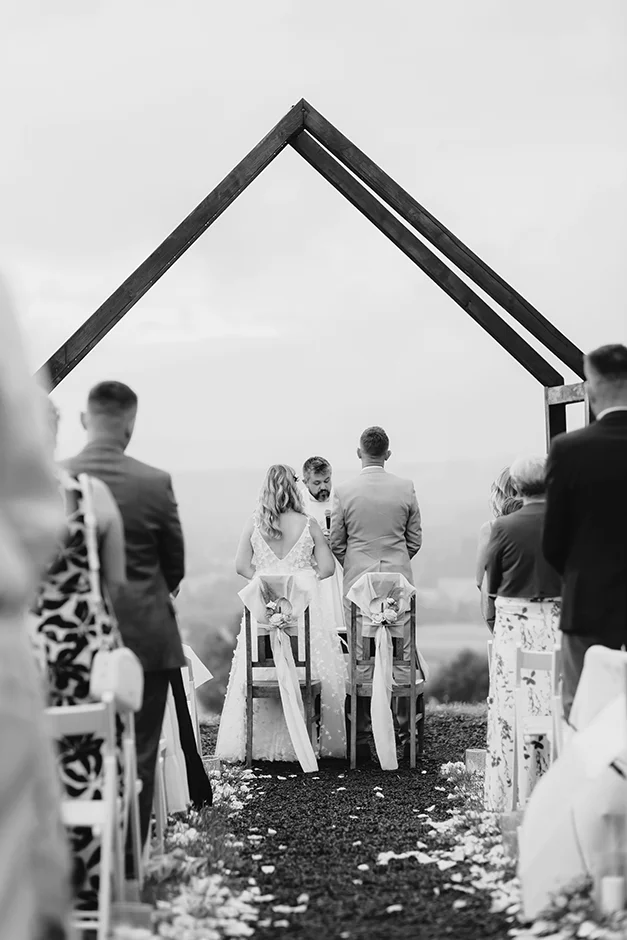 Plener ślubny w Winnicy, Ślub kościelny w plenerze, Winnica Jura, sala weselna, kamerzysta, fotograf, Kraków