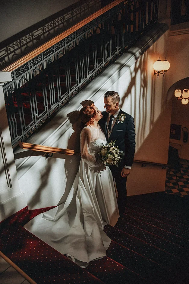 Sesja ślubna – romantyczne ujęcia Pary Młodej w plenerze