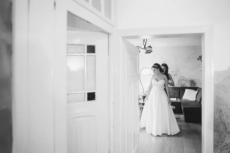 Przygotowania Pani Młodej w domu – ujęcia z błogosławieństwem i emocjonalnymi chwilami