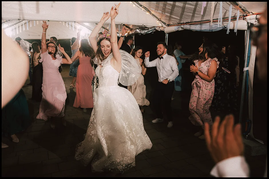 Ślub plenerowy z widokiem na jezioro śląsk, fotograf i kamerzysta