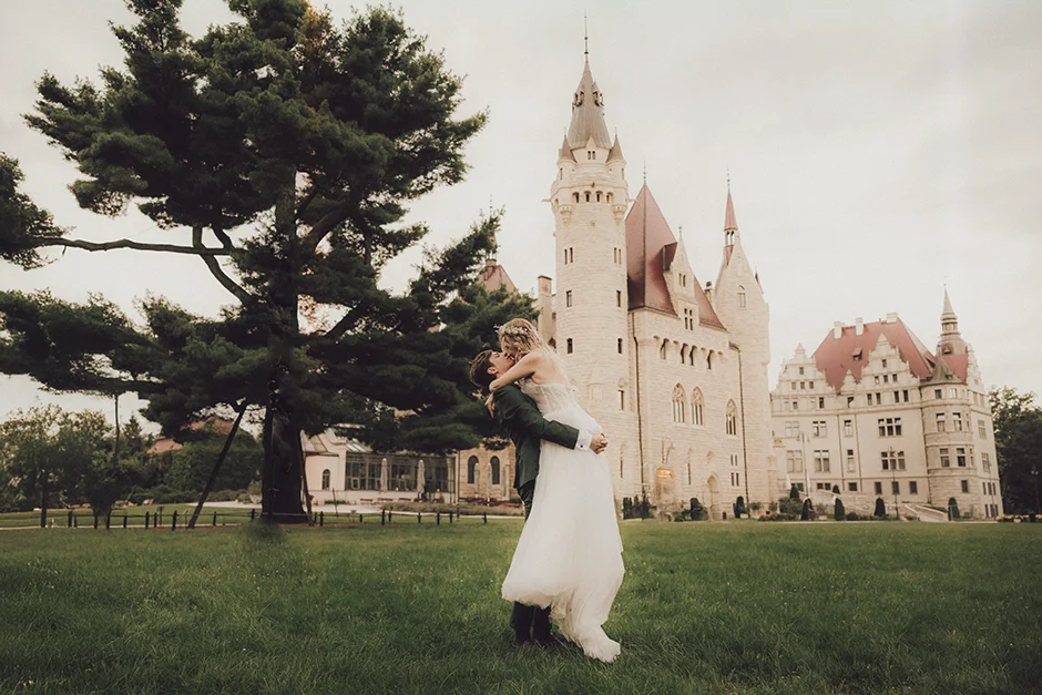 Sesja poślubna w parku