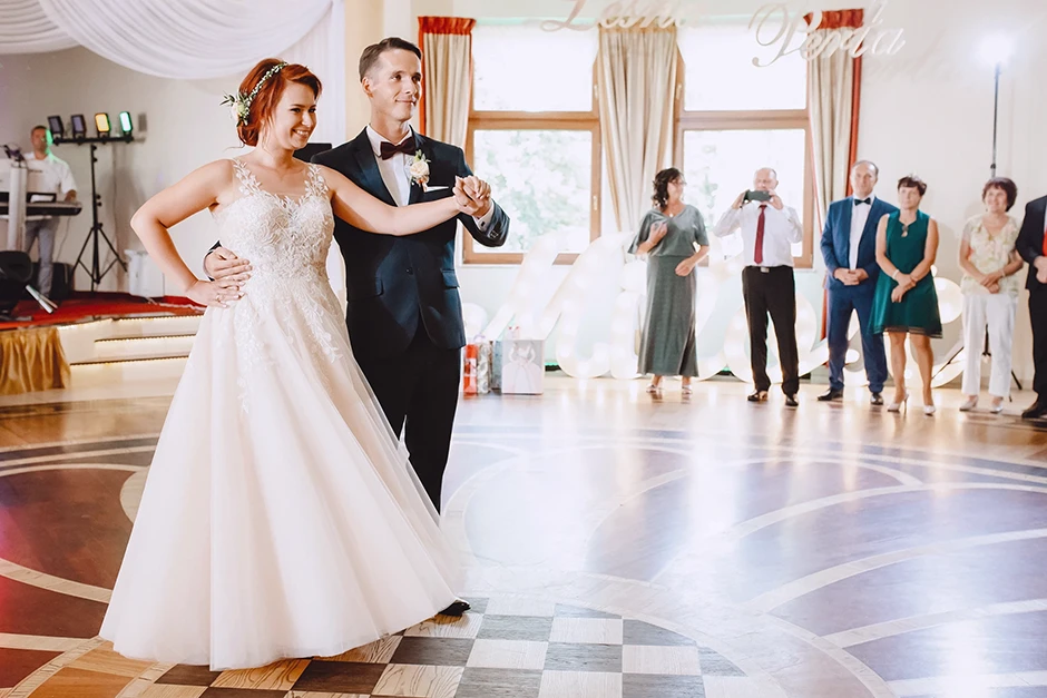 Wesele Leśna Perła, Wesele Leśna Perła Rudziniec, sala weselna Strzelce, sala weselna Kędzierzyn Koźle, sala weselna Gliwice, sala weselna śląsk, fotograf ślub Gliwice, fotograf ślub Śląsk, fotograf ślub Rybnik, fotograf ślub Stzrelce, fotograf ślub Tworóg, zespół na ślub Gliwice, zespół na Ślub Strzelce, zespół na ślub śląsk, dj ślub śląsk, dj ślub Radlin, dj ślub Strzelce, dj ślub Tworóg, dj ślub Pyskowice, fotograf Pyskowice