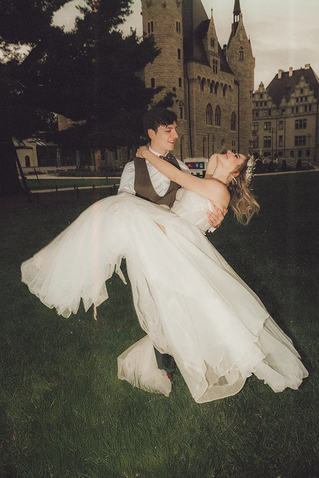 Sesja poślubna w parku