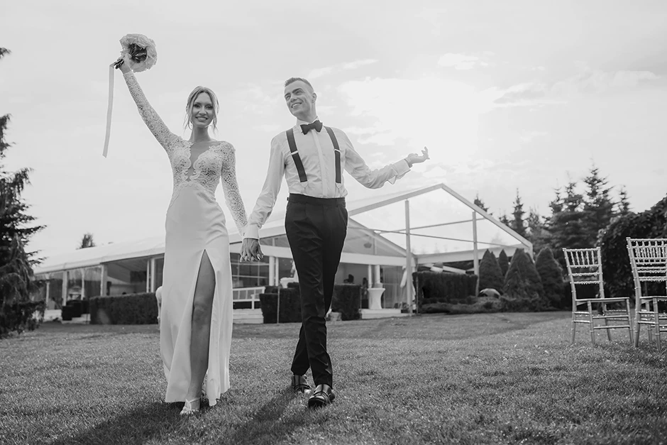 Ślub w plenerze Kraków, ślub humanistyczny Kraków, fotograf ślubny Kraków, wesele Ogród Brzoskwinia, sala weselna małopolskie, plener ślubny Morskie Oko, plener ślubny w górach, Crystal Palace, Sala Weselna Tiffany,  Pałac Goetz, Pałac pod Baranami, Dwór Sieraków, Stara zajezdnia Kraków, Cztery Kadry, Malachite Meadow, Marcin Orzolek