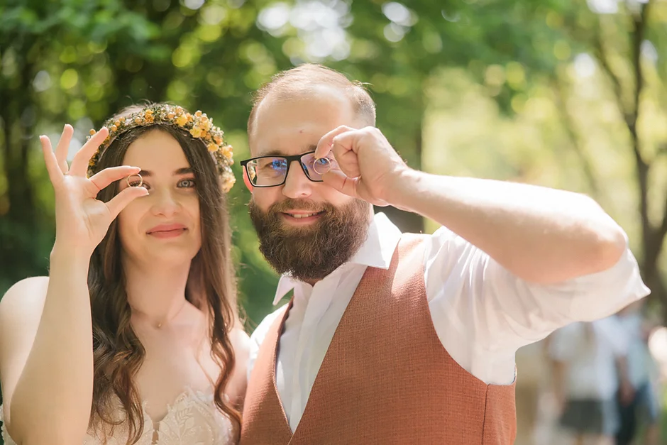 Sesja ślubna, sesja Pszczyna, fotograf ślubny, kamerzysta na wesele, dj na wesele, pozy dla pary, fotograf na wesele, park w Pszczynie, sesja w lesie, sesja w parku, sala weselna Pszczyna