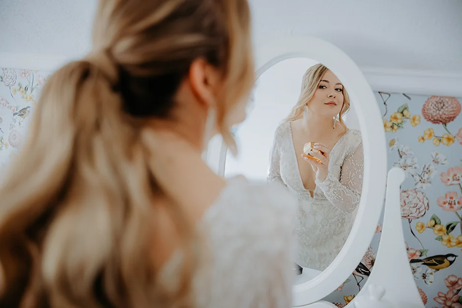 Fotograf Kraków, reportaż ślubny z sali weselnej w Małopolsce, styl rustykalny, kamerzysta, wedding content creator Kraków