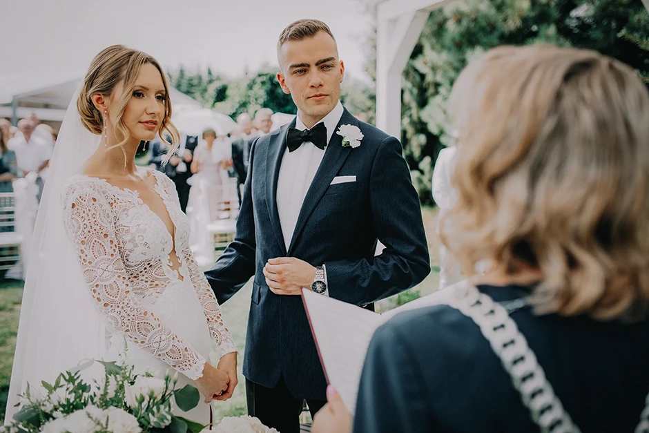 Ślub w plenerze Kraków, ślub humanistyczny Kraków, fotograf ślubny Kraków, wesele Ogród Brzoskwinia, sala weselna małopolskie, plener ślubny Morskie Oko, plener ślubny w górach, Crystal Palace, Sala Weselna Tiffany,  Pałac Goetz, Pałac pod Baranami, Dwór Sieraków, Stara zajezdnia Kraków, Cztery Kadry, Malachite Meadow, Marcin Orzolek