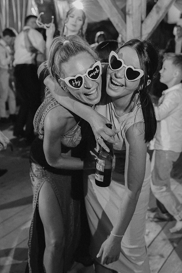 Fotograf Kraków, reportaż ślubny z sali weselnej w Małopolsce, styl rustykalny, kamerzysta, wedding content creator Kraków