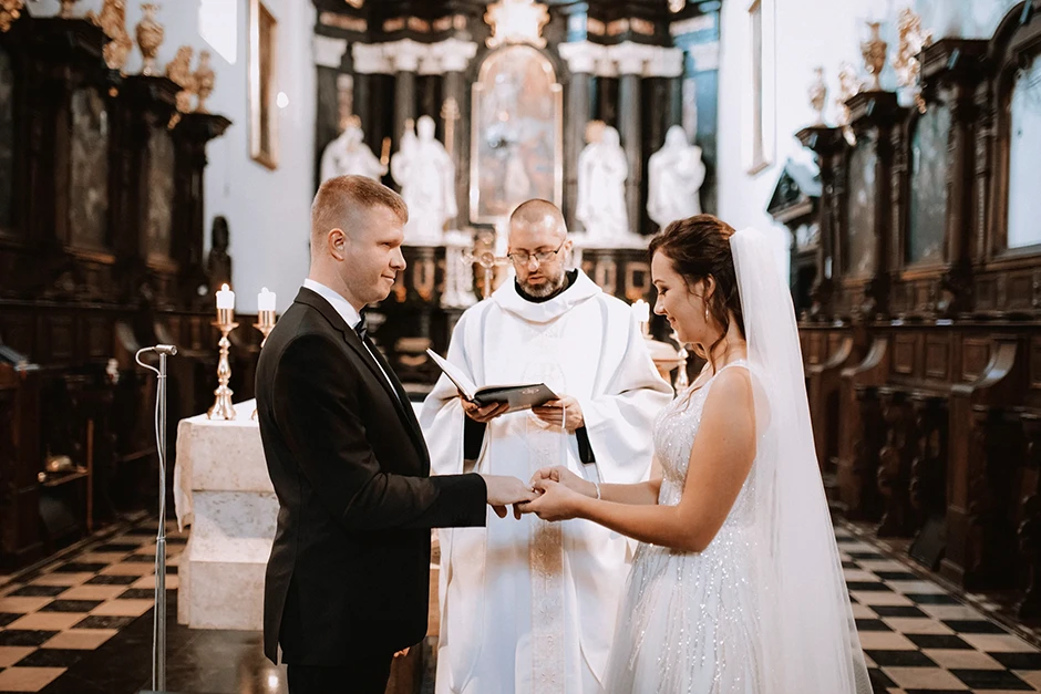 Ślub Opactwo Benedyktynów, ślub Tyniec, wesele Kraków, sala weselna Kraków, wesele Qrudo, sala weselna małopolskie, wesele Akacjowy Dwór, Krakowski Dom Weselny, Dom Weselny u Niedźwiedzia, wesele Hotel Stary, wesele Pałac Minoga, fotograf ślubny Kraków, dj Kraków, zespól weselny Kraków