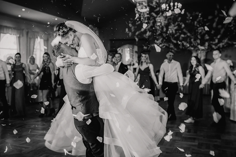 Wesele Dworek Wyry, sala weselna Mikołów, sala weselna Ruda śląska, sala weselna Tychy, sala weselna Tychy, sala weselna Jastrzębie, fotograf Żory, fotograf Jastrzębie, fotograf Tychy, fotograf Pszczyna, fotograf Katowice, dj Mikołów, zespół Mikołów, fotograf Mikołów