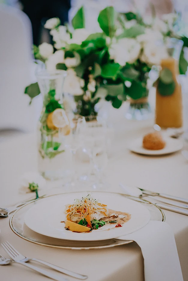 Ślub w plenerze Kraków, ślub humanistyczny Kraków, fotograf ślubny Kraków, wesele Ogród Brzoskwinia, sala weselna małopolskie, plener ślubny Morskie Oko, plener ślubny w górach, Crystal Palace, Sala Weselna Tiffany,  Pałac Goetz, Pałac pod Baranami, Dwór Sieraków, Stara zajezdnia Kraków, Cztery Kadry, Malachite Meadow, Marcin Orzolek