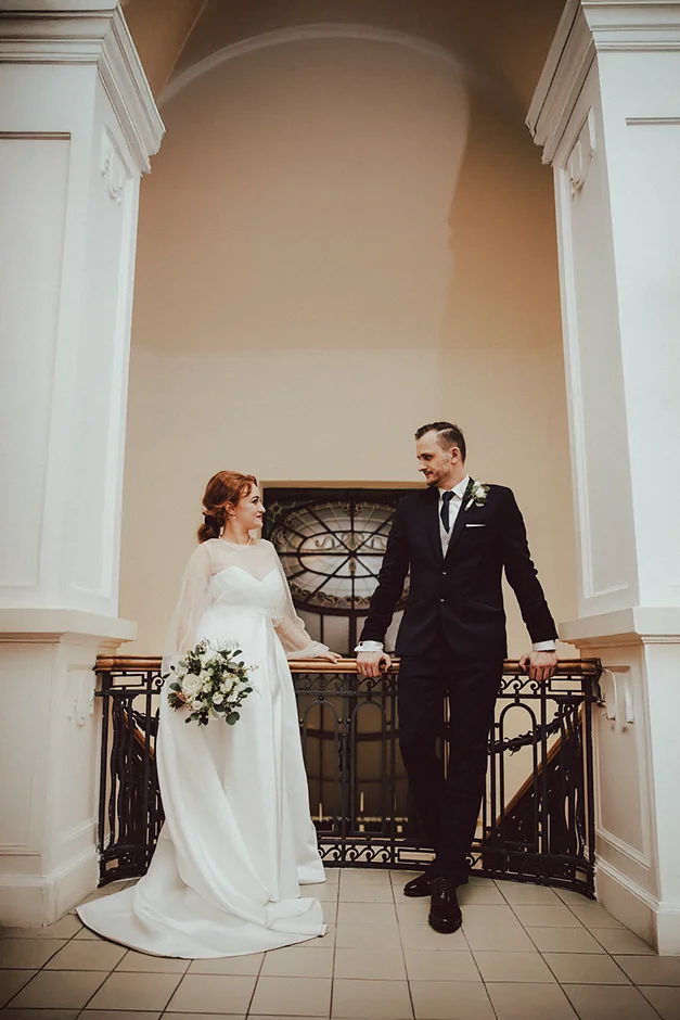 Sesja ślubna – romantyczne ujęcia Pary Młodej w plenerze