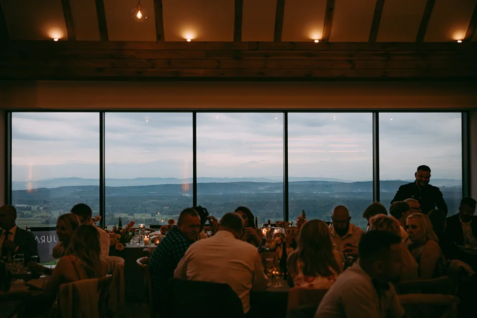 Plener ślubny w Winnicy, Ślub kościelny w plenerze, Winnica Jura, sala weselna, kamerzysta, fotograf, Kraków