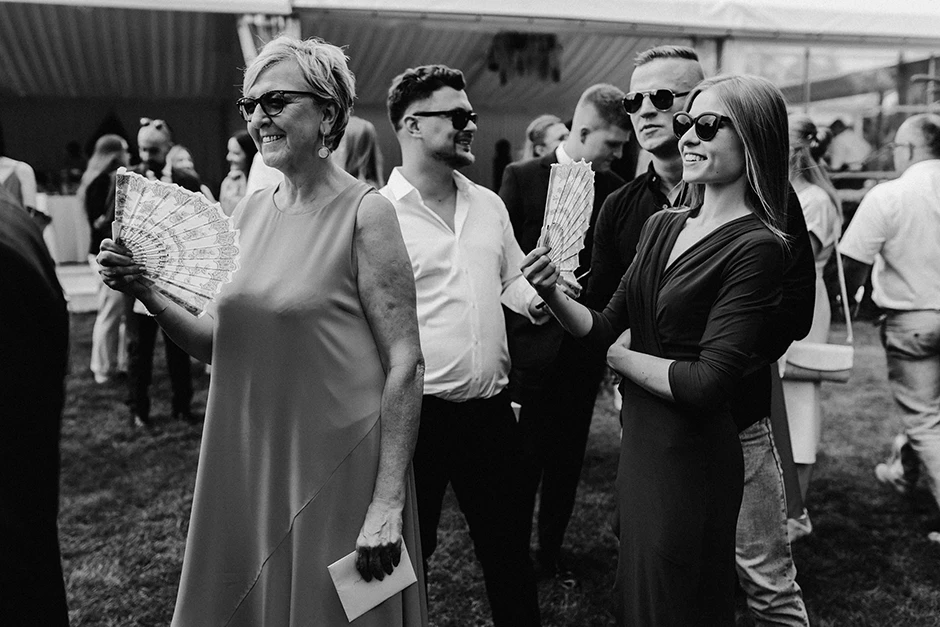 Ślub w plenerze Kraków, ślub humanistyczny Kraków, fotograf ślubny Kraków, wesele Ogród Brzoskwinia, sala weselna małopolskie, plener ślubny Morskie Oko, plener ślubny w górach, Crystal Palace, Sala Weselna Tiffany,  Pałac Goetz, Pałac pod Baranami, Dwór Sieraków, Stara zajezdnia Kraków, Cztery Kadry, Malachite Meadow, Marcin Orzolek